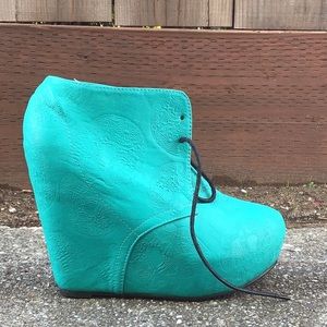 Size 10 US Women’s, Brand: Iron Fist, Teal